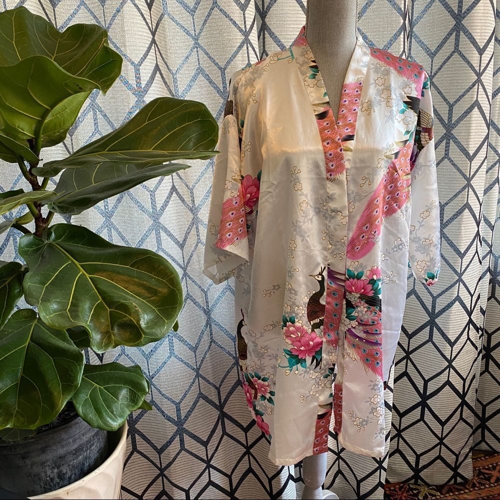 Kimono white with peacocks - Picture 1 of 5